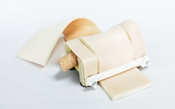 cricotiroidotomia 04 Kit de 2 pieles para simulador de cricotiroidotomía avanzado