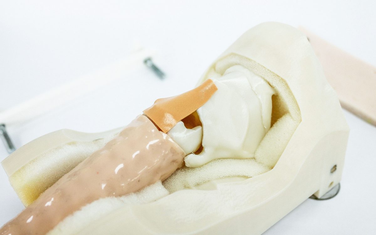 cricotiroidotomia-01.jpeg Simulador Cricotiroidotomía Avanzado