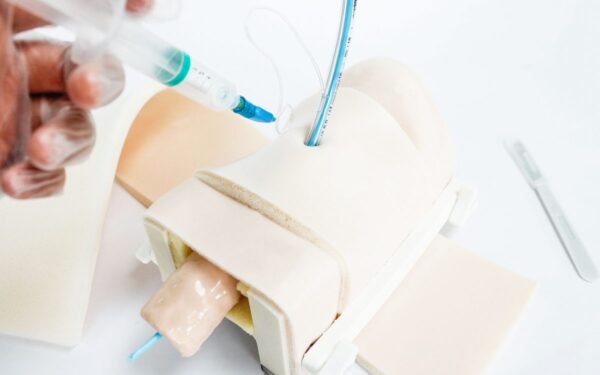 cricotiroidotomia-06.jpeg Kit 2 pieles de repuesto Cricotiroidotomía