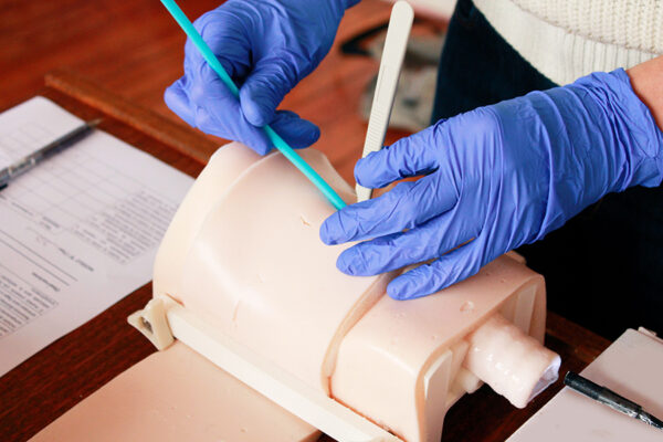 Simulador de cricotiroidotomía avanzado